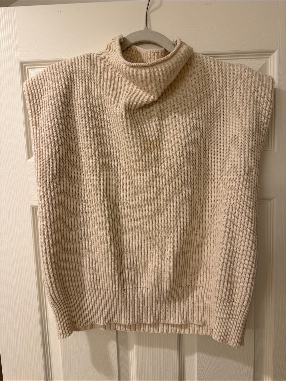 Le Lis Cream Ribbed Turtleneck Sleeveless Sweater - Women's